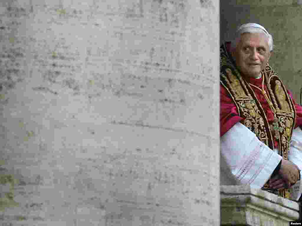 Papa Benedict XVI, Vatikan, 16. april 2005. Foto: REUTERS / Kai Pfaffenbach