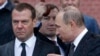 Дмитро Медведєв і президент Росії Володимир Путін (праворуч), червень 2017 року
