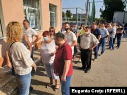 Varnița: De la prima oră s-au format cozi la cele patru secții de votare deschise pentru cetățenii din stânga Nistrului în satul Varnița
