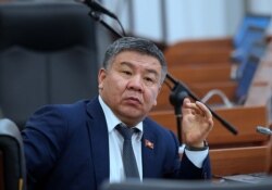 Алмамбет Шыкмаматов.