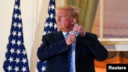 В оприлюдненій Білим домом заяві лікаря вказано, що Трамп «надзвичайно добре» відреагував на лікування і не показав ознак «прогресування хвороби»
