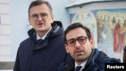 Міністр закордонних справ Франції Стефан Сежурне (п) і його український колега Дмитро Кулеба, архівне фото