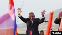 Nagorno-Karabakh -- Armenian Prime Minister Nikol Pashinian holds a rally in Stepanakert, August 5, 2019.