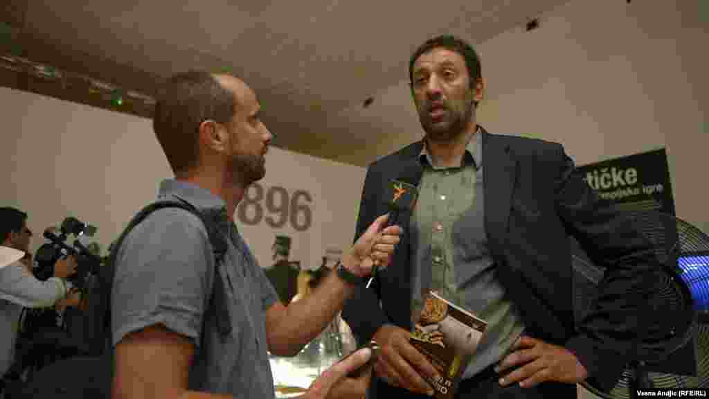 Košarkaš Vlade Divac u razgovoru sa novinarom Slobodne Evrope Zoranom Glavonjićem