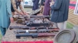 د اپرېل پر ۲۶مه په سده کې خلکو خپلې وسلې چارواکو ته وسپارلې. 