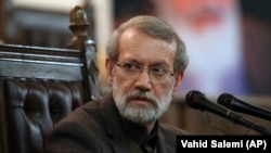 علی لاریجانی پس از سفر به دمشق و دیدار با بشار اسد برای دیدار با مقامات لبنان و کادر باقی‌مانده از حزب‌الله لبنان به این کشور سفر کرده بود