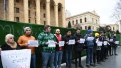 ჟურნალისტების აქცია თბილისში პარლამენტის შენობასთან