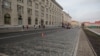 Каля Кастрычніцкай плошчы ў Менску, архіўнае фота