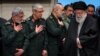 Vrhovni vođa ajatolah Ali Hamnei (desno) i IRGC žele da napadnu Izrael, ali interne debate o povezanim rizicima doprinose odlaganju napada. (arhivska fotografija)