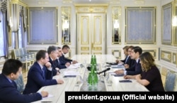 Президент України Петро Порошенко провів зустріч із новопризначеним Помічником Держсекретаря США з питань Європи та Євразії Вессом Мітчеллом. Київ, 15 листопада 2017 року