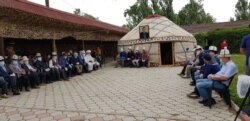 Похороны Болота Шера в его родном селе Чон-Капка Таласской области. 23 июня 2020 года.