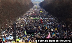 Антивоенная демонстрация в поддержку Украины в Берлине 27 февраля 2022 года