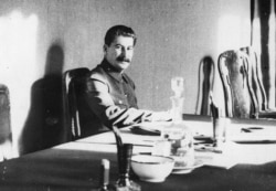 Йосип Сталін, головний організатор масових репресій, в результаті яких були винищені мільйони людей, серед них і наукова та мистецька еліта України й усього СРСР