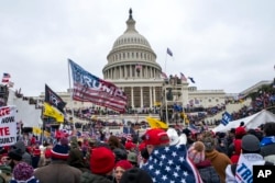 Pe 6 ianuarie 2021, încurajați de Donald Trump – care a pierdut cursa pentru realegere – mii de oameni au încercat să preia cu forța controlul asupra clădirii Congresului Statelor Unite, pentru a preveni numirea în funcție a succesorului Joe Biden.