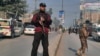 په پېښور کې پولیس او پوځ د څوکۍ په حال کې - انځور له ارشیفه