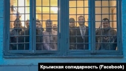 Крымские татары, задержанные за пикет в Москве, в отделении полиции, 12 июля 2019 года