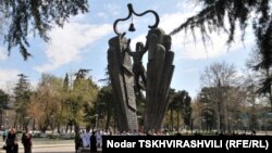 დედაენის ძეგლი თბილისში