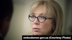 Людмила Денісова стверджує, що звернутись до російського омбудсмена їй порадили представники Москви у Тристоронній контактній групі