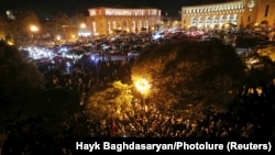 Вірменія: як розлючені протестувальники штурмували владні будівлі в Єревані
