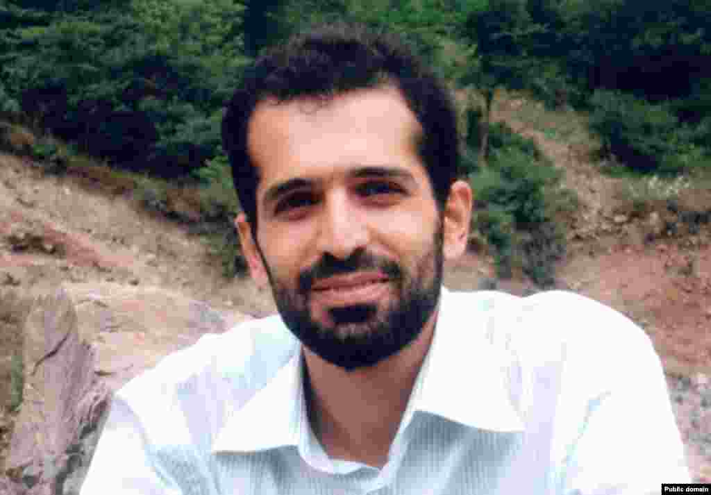 Mostafa Ahmadi Roshan (1979-2012) Roshan je bio akademik koji je također radio u iranskom pogonu za obogaćivanje nuklearnog oružja Natanz.