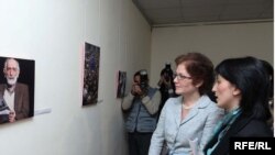ԱՄՆ-ի դեսպանը այցելում է «Մամուլի ազատություն, Տեղեկատվություն ստանալու իրավունք» խորագրով լուսանկարչական ցուցահանդես