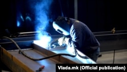 Работник во индустрија