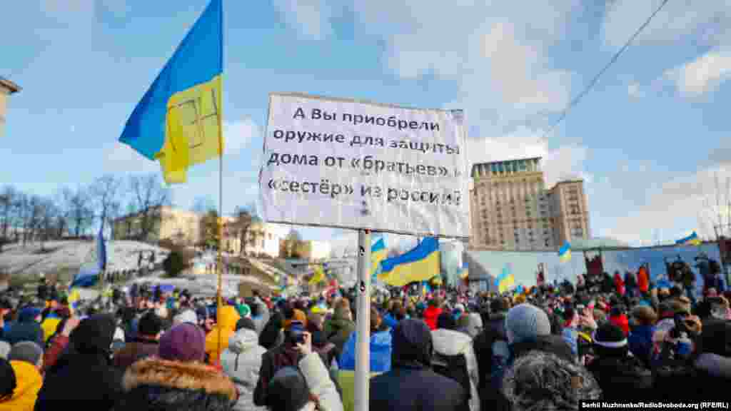 Удзельнікі шэсьця скандавалі: «Слава Украіне! — Героям слава!», «Украіна перадусім!», «Крым — гэта Ўкраіна!»