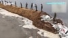 Жители сёл в Северном Казахстане укрепляют дамбы: вода приблизилась к Петропавловску