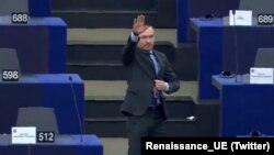 Нацистички поздрав Ангел Џамбаски во Европскиот парламент.