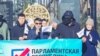 Үгүт иштеринде талапкерлер ар түрдүү платформаларды колдонушту. Мурун талапкердин аты жазылган футболкалар колдонулса, быйыл шайлоо кыш күндөрүнө туш келгендиктен баш кийимдерге чейин талапкерлердин аты жазылды.&nbsp;