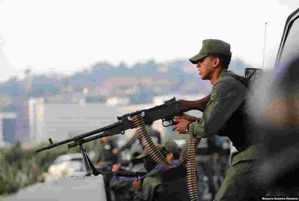 A uniformed man with a heavy machine gun. In a video posted on Twitter, Guaido said. “The national armed forces have taken the correct decision, and they are counting on the support of the Venezuelan people.” 
