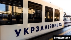 «Просимо пасажирів не зазначати геолокацію і не постити відео з поїздів, де вони їдуть, не розкривати станції» – керівник з комунікацій «Укрзалізниці»