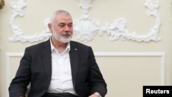 تصویری آرشیوی از دیدار اسماعیل هنیه، رئیس دفتر سیاسی گروه افراطی حماس، با مقامات جمهوری اسلامی در تهران