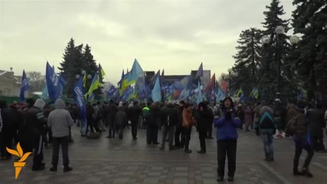 "Нам дали по 200 гривень, но я сердцецем на Евромайдане..."