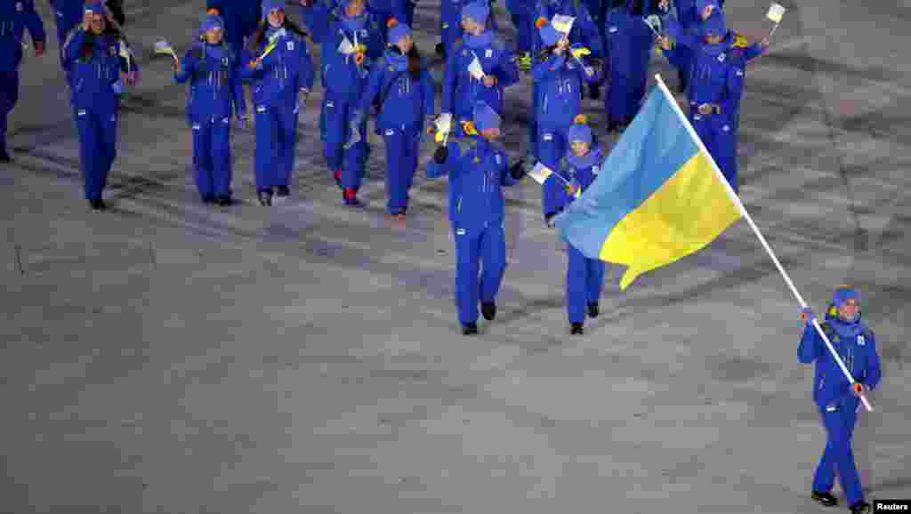 Південна Корея, Пхьончхан – Церемонія відкриття XXIІI Зимових Олімпійських ігор. Прапороносець збірної України Олена Підгрушна. 9 лютого 2018 року ДИВИТИСЯ ФОТОРЕПОРТАЖ З ВІДКРИТТЯ