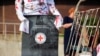 Протестувальники критикують Червоний Хрест після повідомлень про загибель полонених в Оленівці, Запоріжжя, 3 серпня 2022 року