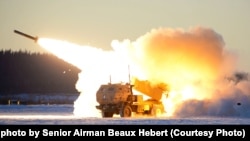 На фото - американська високоточна артилерійська ракетна система HIMARS