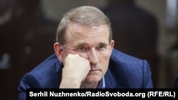 Суд обирає запобіжний захід Вікторові Медведчуку. Київ, 13 травня 2021 року