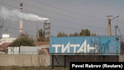 На загрозу хімічного отруєння наражаються мешканці півночі Криму та півдня Херсонщини через хімічний викид на заводі «Кримський титан»