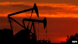 Ціни на нафту відчутно постраждали внаслідок накопичення запасів сирої нафти