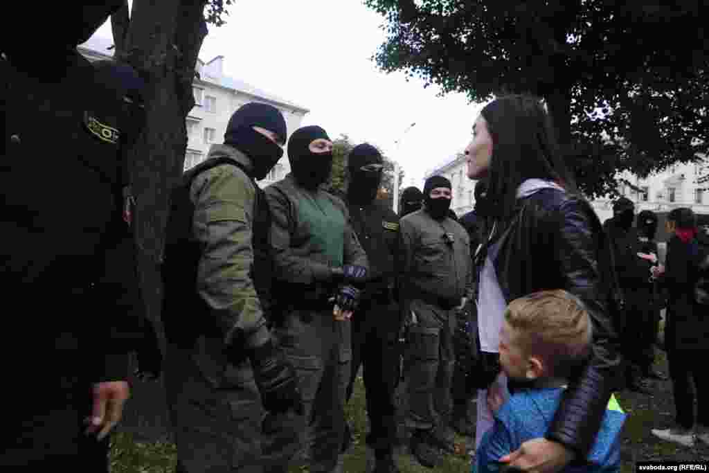 8 жніўня. «Марш у падтрымку рэпрэсаваных» у Менску. Дзясяткі ўдзельнікаў затрымалі, нягледзячы на мірны характар акцыі