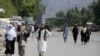 په تورخم دروازه مساپر تګ راتګ کوي. 