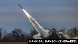 Ілюстраційне фото. Реактивна артилерійська система HIMARS Збройних сил України веде вогонь поблизу лінії фронту на Херсонщині, 5 листопада 2022 року