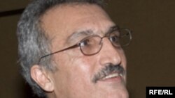دکتر ميلانی می گويد اميدوار است کتابش تا پايان سال جاری خورشيدی منتشر شود.