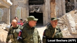 Ruske snage patroliraju Dumom, u blizini Damaska 16. aprila 2018