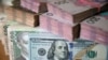 Заробітчани передають в Україну приблизно 2,8 мільярда доларів на рік – експерт CEDOS