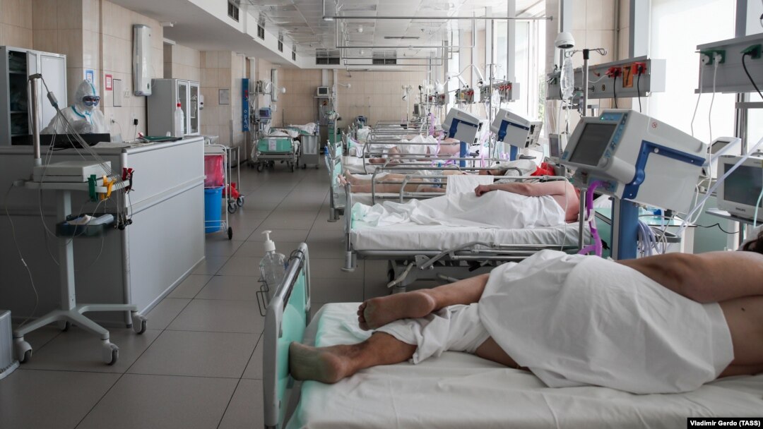 Patients lie in bed at a Moscow Hospital treating people suffering from COVID-19 on June 23.