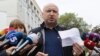 Жогорку Рада президенттин милдетин аткарууну жүктөгөн Александр Турчинов ИИМдин алдында журналисттерге сүйлөп жатат. Киев, 10-май, 2012. 