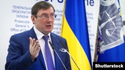 Луценко: протиставляти тих, хто проголошує себе «єдиним українським захисником», щодо всього суспільства нічого доброго не дасть