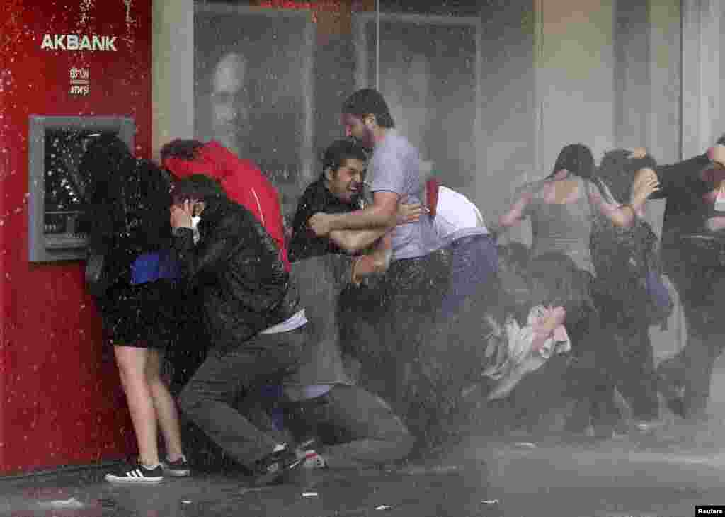 Ankara, 5. juni 2013. Foto: REUTERS / Umit Bektas